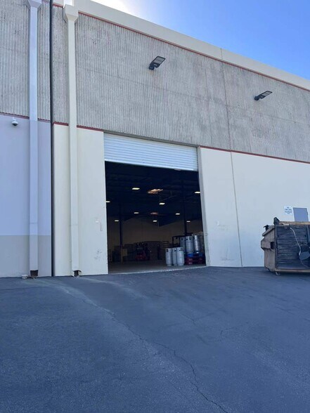 More Photos Of 20822 Currier Rd, City Of Industry Warehouse For Lease