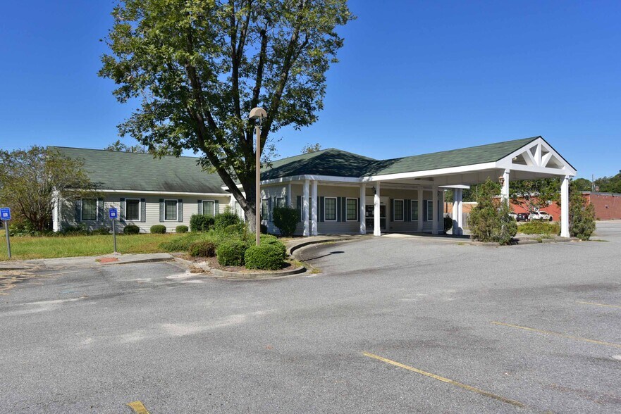 More Photos Of 354 E Washington Ave, Ashburn Healthcare For Sale