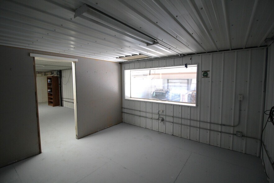More Photos Of 3208 52 Av, Innisfail Warehouse For Sale