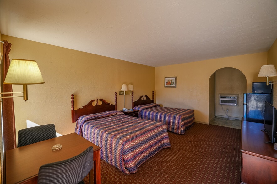 More Photos Of 221 S Preston St, Marksville Hotel For Sale