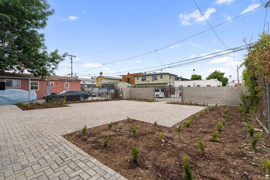 More Photos Of 833 W 84th St, Los Angeles Apartments For Sale