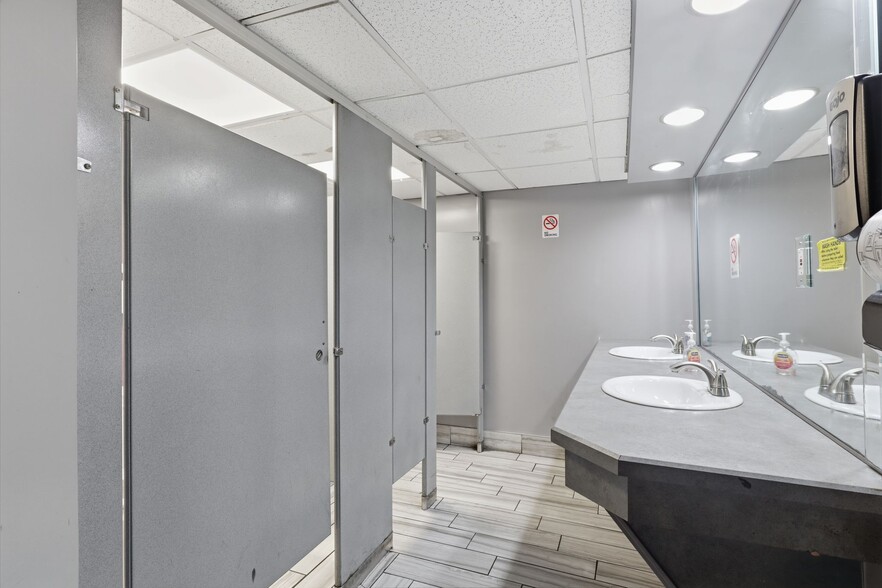 More Photos Of 2081 Niagara St, Buffalo Restaurant For Sale