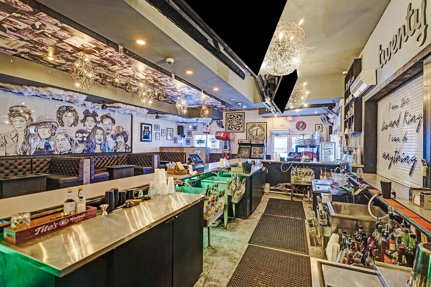 More Photos Of 835-841 NE 3rd Ave, Fort Lauderdale Bar For Sale