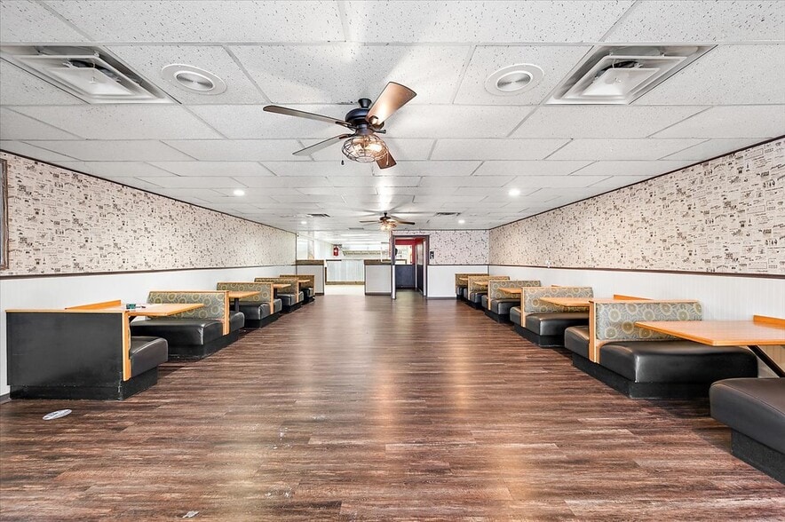 More Photos Of 4084 Huron St, North Branch Restaurant For Sale