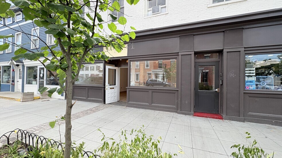 More Photos Of 203 Warren St, Hudson Storefront Retail Office For Lease