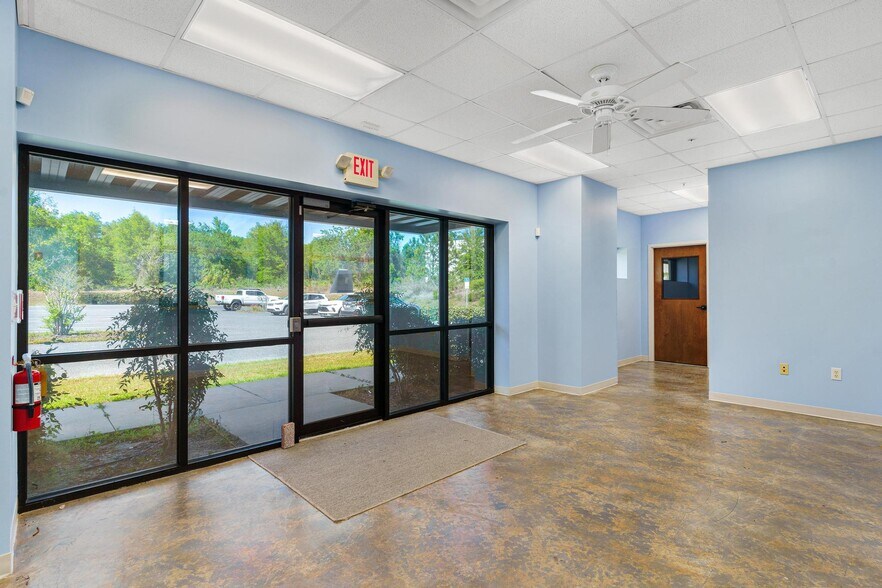 More Photos Of 1904 Thomas Ave, Leesburg Office For Sale