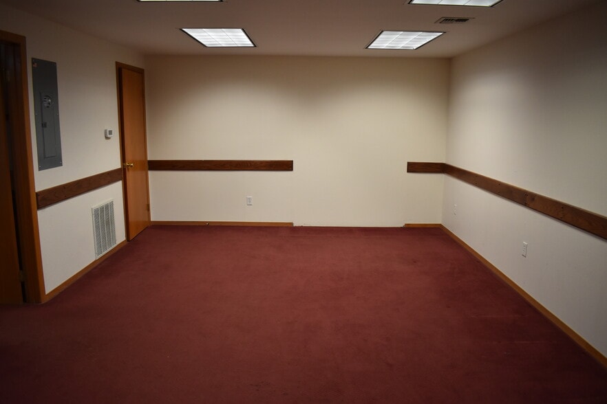 More Photos Of 6314 19th St W, Fircrest Office For Lease
