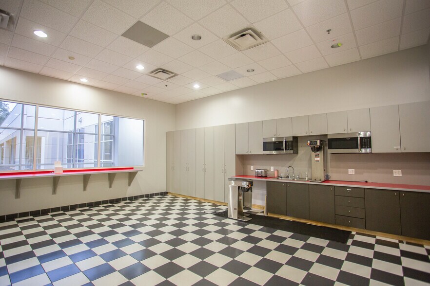 More Photos Of 2721 Discovery Dr, Orlando Research And Development For Lease