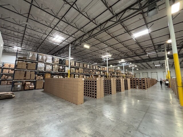 More Photos Of 2075 W Obispo Ave, Gilbert Distribution For Lease