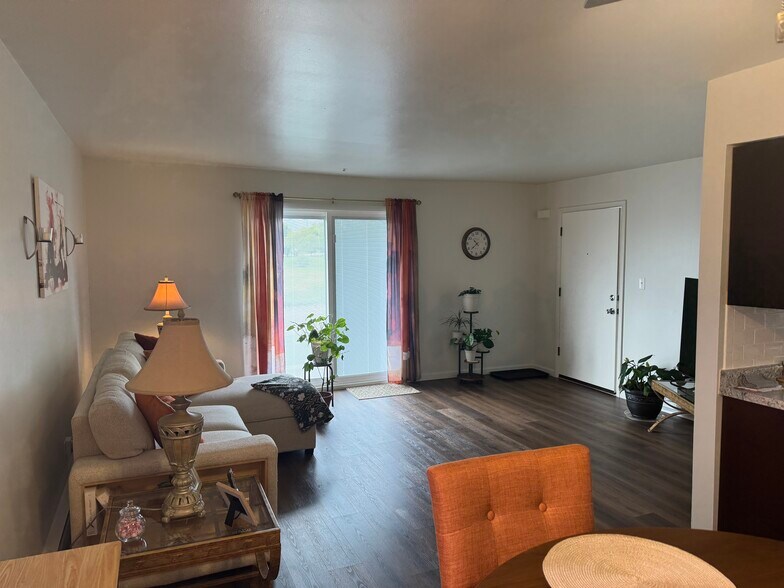 More Photos Of 374 Lynn Dr, Manteno Apartments For Sale