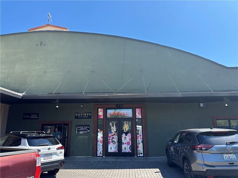 More Photos Of 627 Broadway St, Chico Showroom For Lease