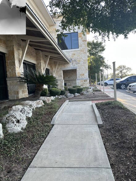 More Photos Of 335 E Sonterra Blvd, San Antonio Medical For Lease