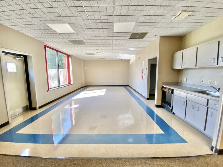 More Photos Of 3040 Industry Dr, Lancaster Flex For Sale