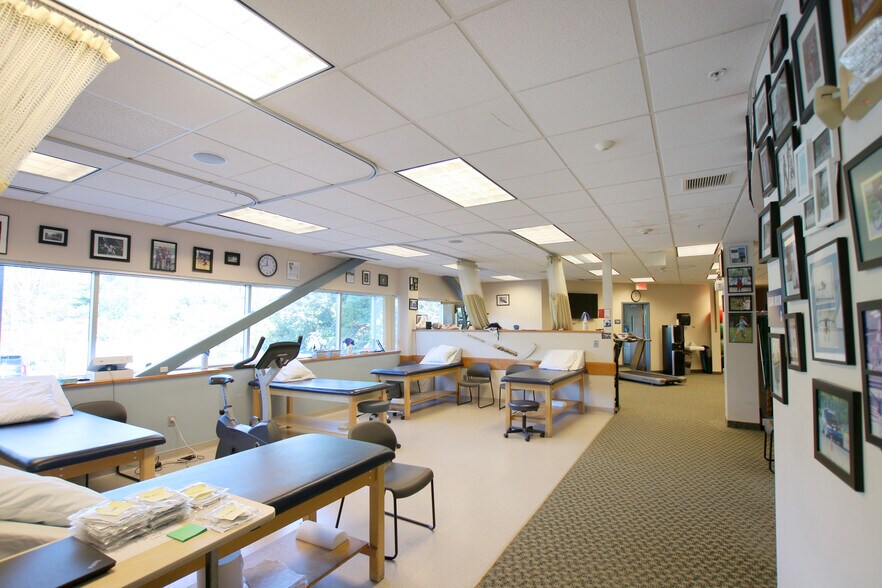 More Photos Of 16 Pelham Rd, Salem Medical For Sale