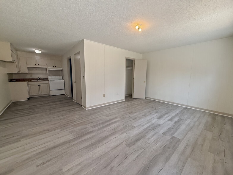 More Photos Of 79 Ridgemont Cir, Collinsville Apartments For Sale