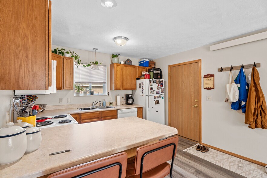 More Photos Of 1026 Cornell St, Vermillion Apartments For Sale