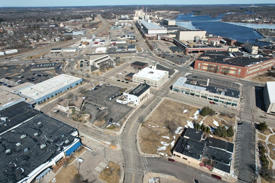 More Photos Of 311 W Grand Ave, Wisconsin Rapids Office For Sale