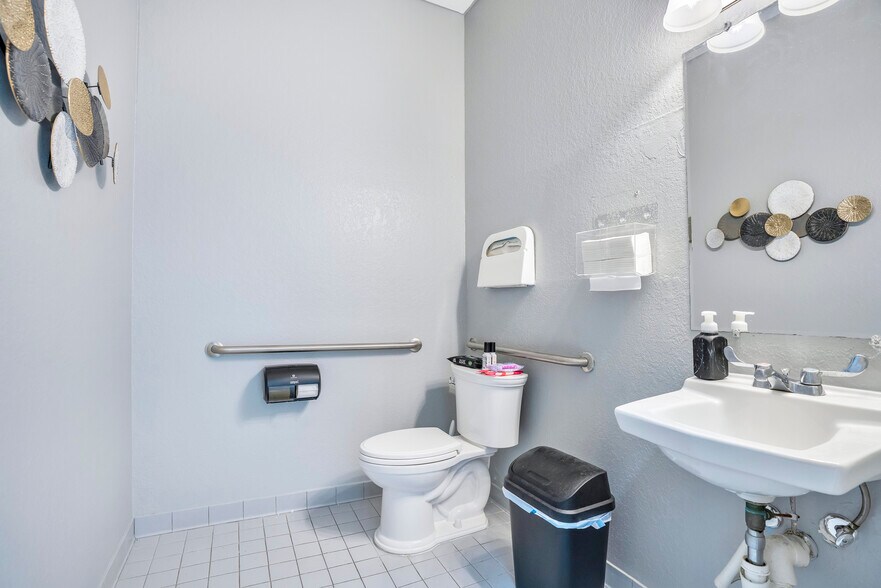 More Photos Of 901-911 N Central Ave, Kissimmee Medical For Sale