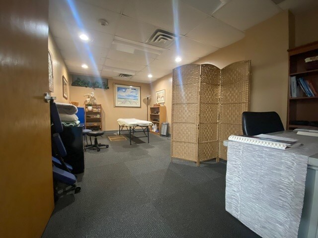 More Photos Of 20 Country Club Dr, Downingtown Medical For Lease