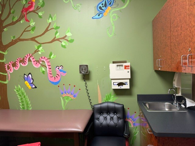 More Photos Of 8861 Davis Blvd, Keller Medical For Lease