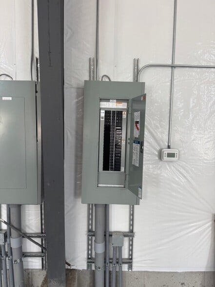 More Photos Of 1597 N 750 W, Harrisville Showroom For Lease