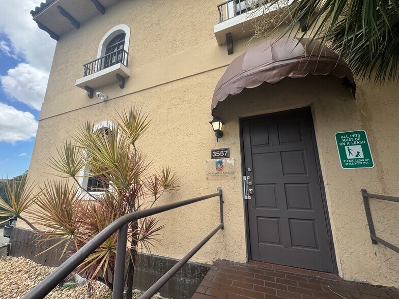 More Photos Of 3551-3557 NW 79th Ave, Miami Warehouse For Lease