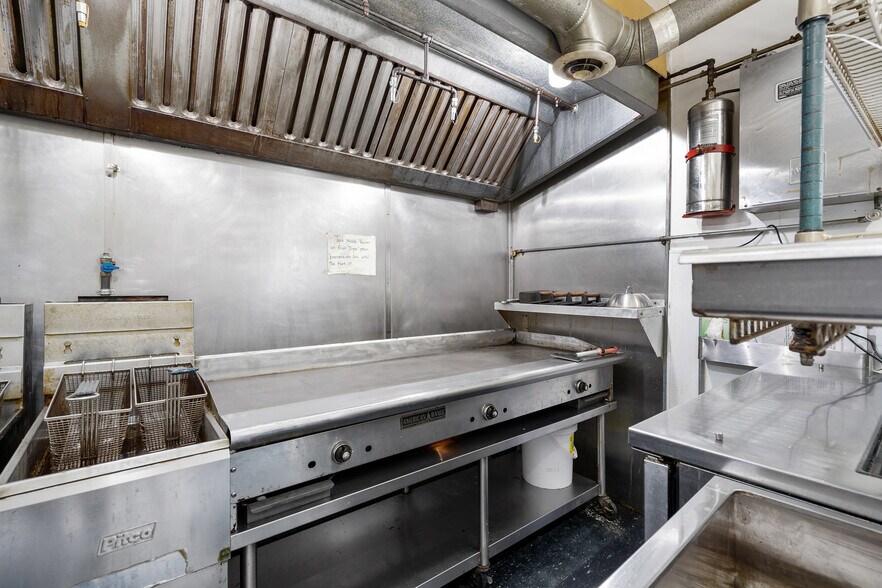More Photos Of 13 Park Ave, Hadley Restaurant For Sale