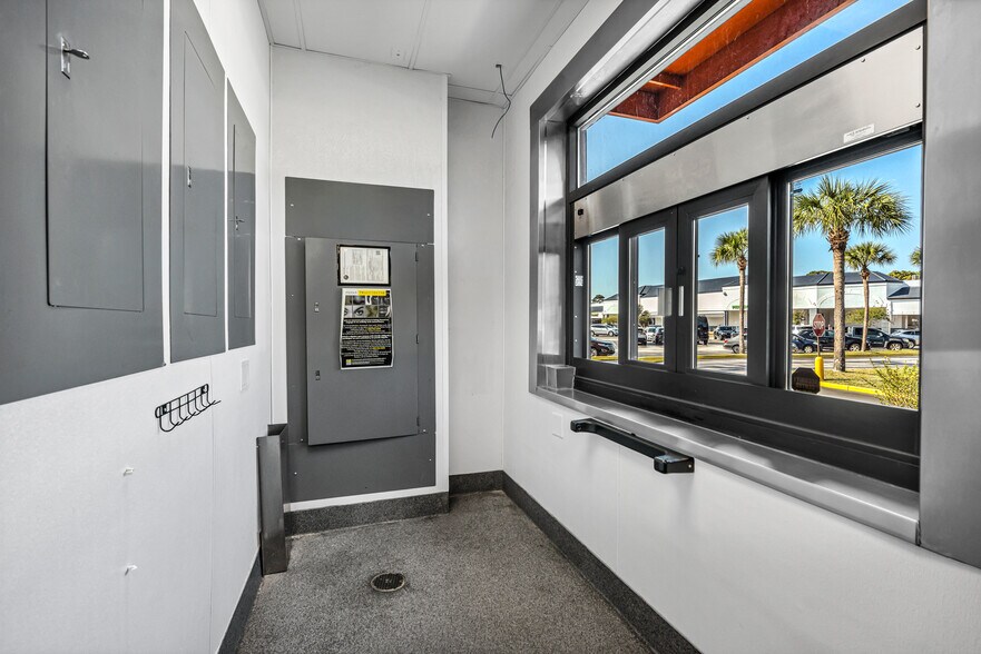 More Photos Of 2900 S Ridgewood Ave, Edgewater Specialty For Lease