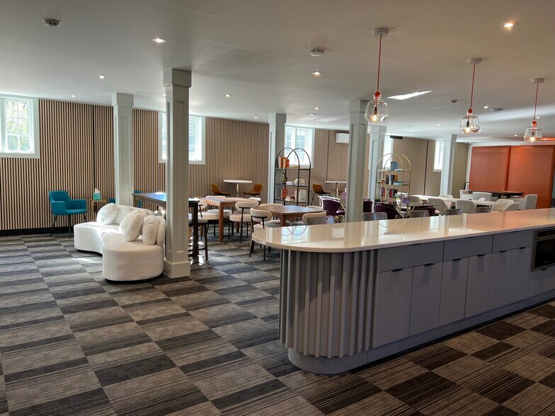 More Photos Of 453 W Main St, Huntington Coworking Space