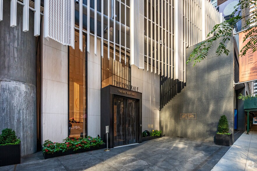 More Photos Of 138 E 50th St, New York Apartments For Lease