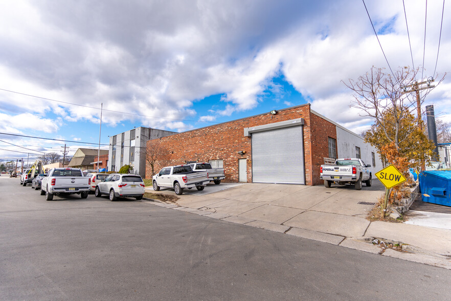 Primary Photo Of 219 E 11th Ave, Roselle Manufacturing For Sale