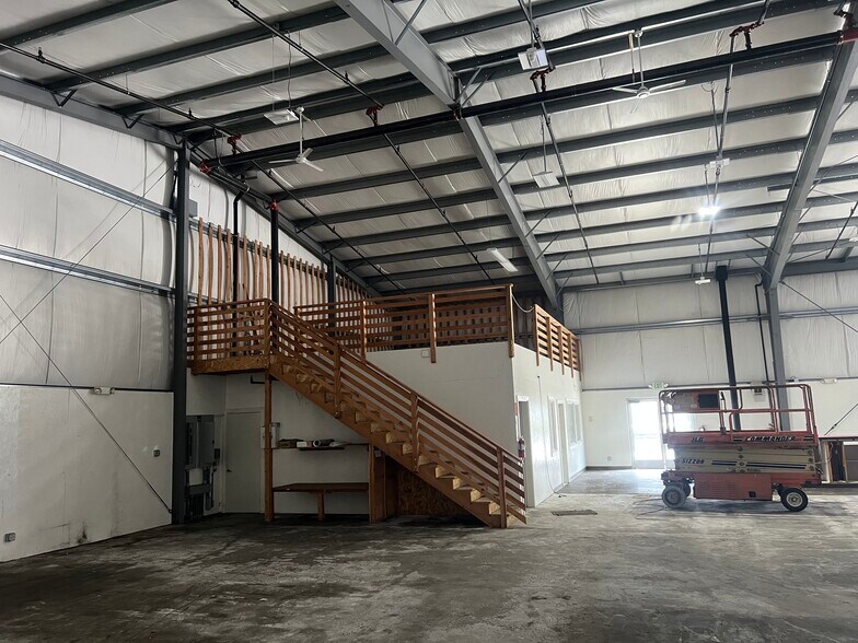 More Photos Of 11 Prospect Pl, Port Angeles Distribution For Lease