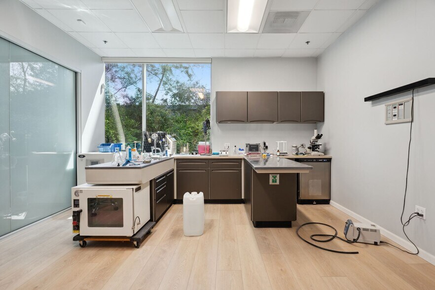 More Photos Of 11189 Sorrento Valley Rd, San Diego Research And Development For Sale