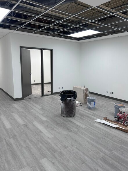 More Photos Of 4515 N 56th St, Lincoln Light Distribution For Lease