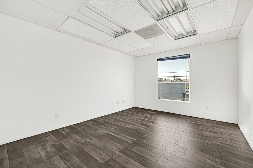 More Photos Of 815 Clear Lake Rd, Clear Lake Shores Storefront Retail Office For Sale