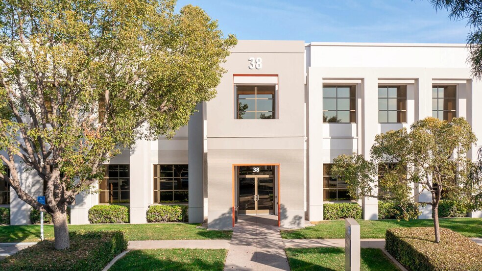 More Photos Of 46 Discovery, Irvine Unknown For Lease