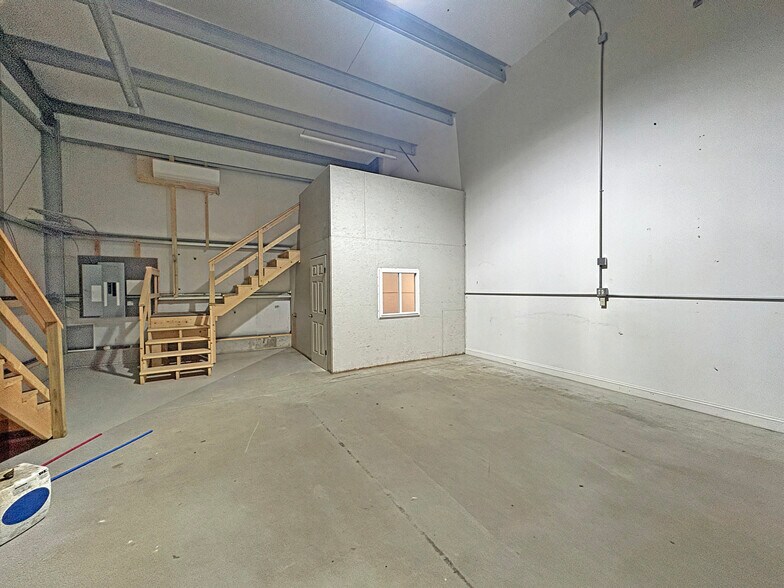 More Photos Of 232 Calef Hwy, Barrington Industrial For Lease