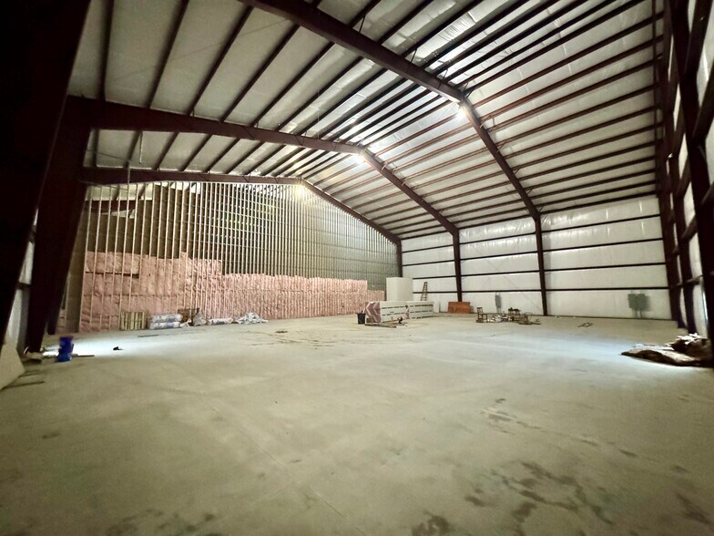 More Photos Of 5700 Eastside Parkway Dr, Gas City Light Distribution For Lease