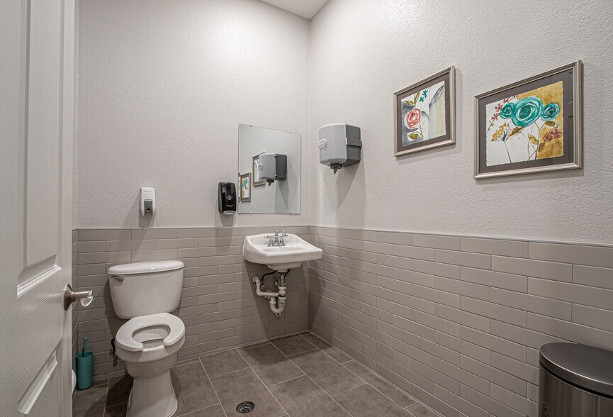 More Photos Of 2250 Pool Rd, Grapevine Office Residential For Sale