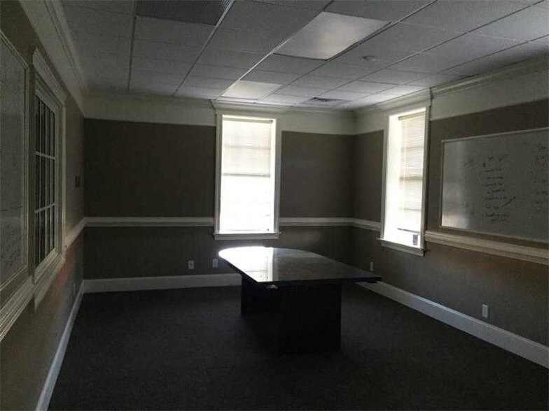 More Photos Of 102 E Main St, Cartersville Bank For Lease