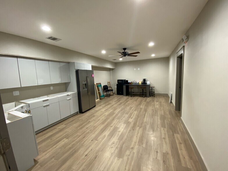 More Photos Of 8466 N Sam Houston Pky W, Houston Warehouse For Sale
