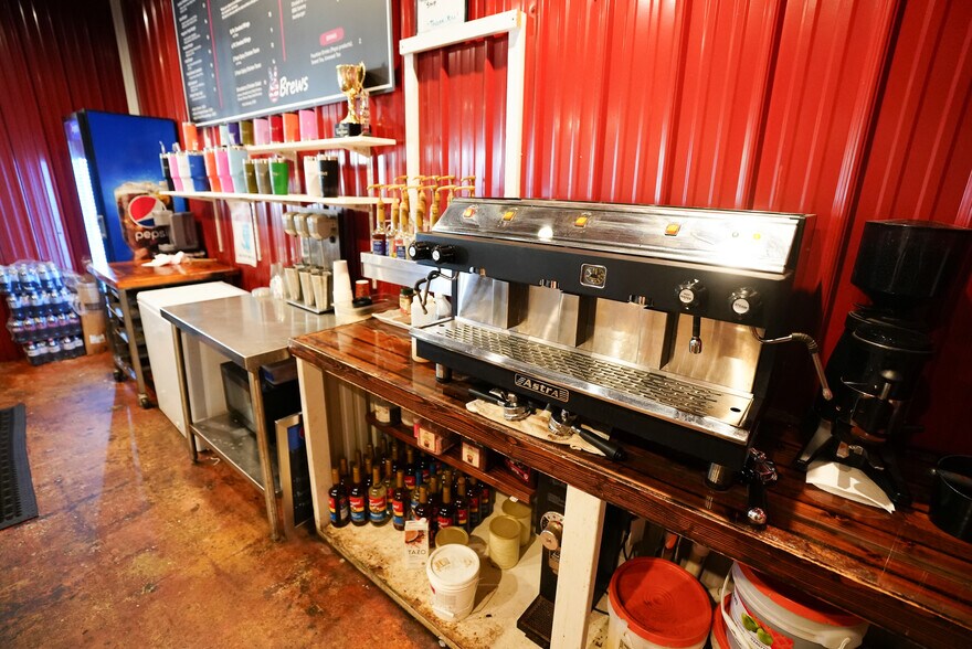 More Photos Of 101 Court Sq, Abbeville Restaurant For Sale