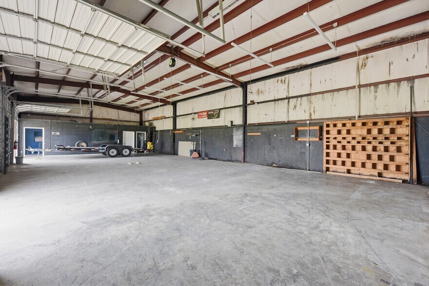 More Photos Of 7818 Highway 6 Loop, Navasota Warehouse For Sale