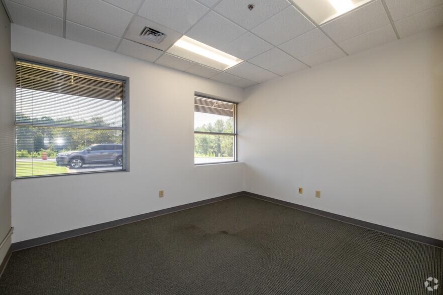 More Photos Of 1809 Cross Beam Dr, Charlotte Unknown For Lease