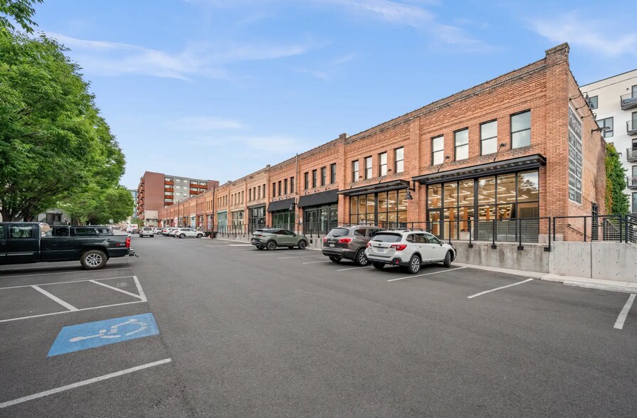 More Photos Of 235 S 400 W, Salt Lake City General Retail For Lease