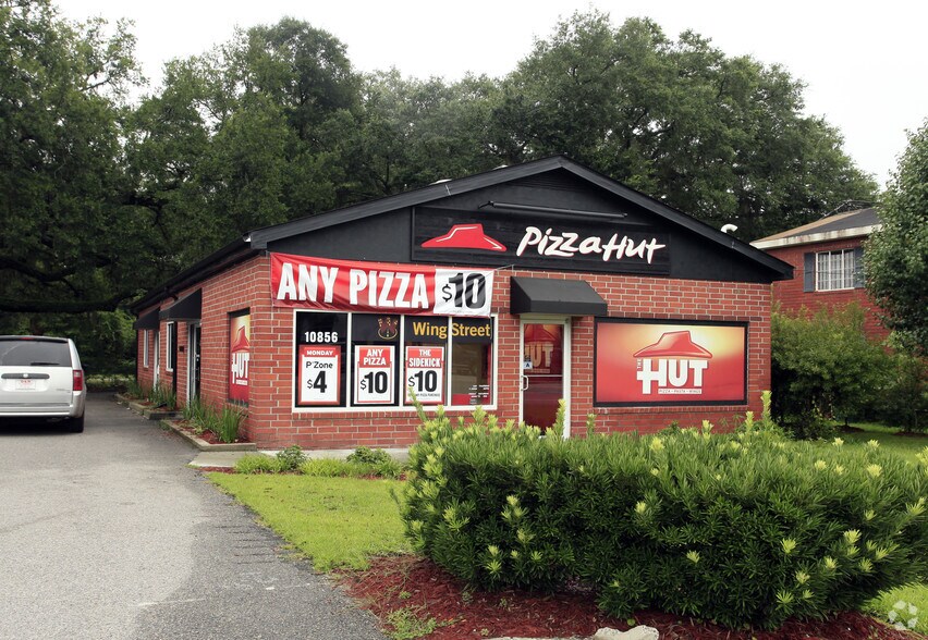 Primary Photo Of 10856 N Jacob Smart Blvd, Ridgeland Fast Food For Sale