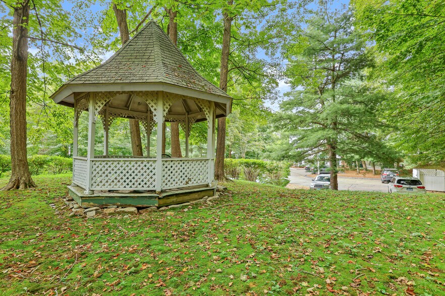 More Photos Of 3127-3129 Whitney Ave, Hamden Office For Sale