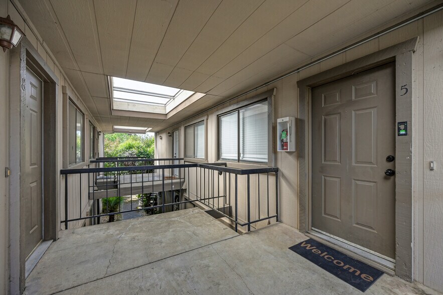 More Photos Of 2312 Villanova Cir, Sacramento Apartments For Sale