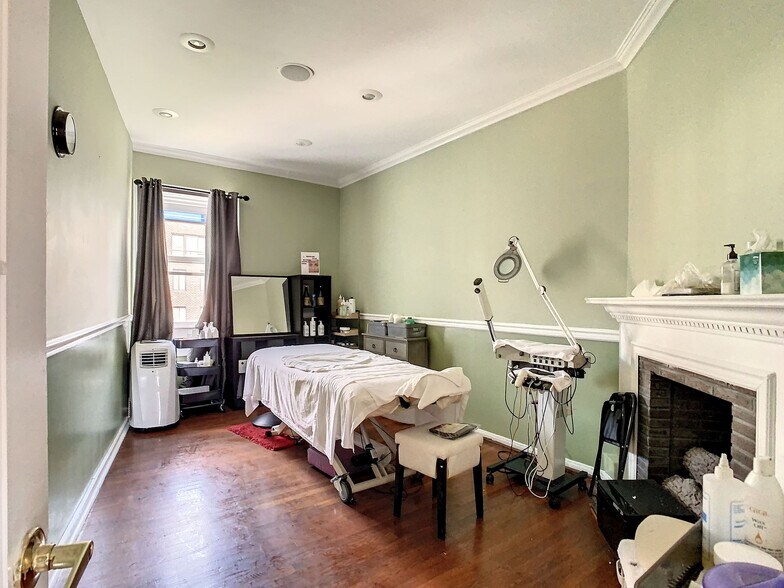 More Photos Of 1706 R St NW, Washington Office Residential For Sale