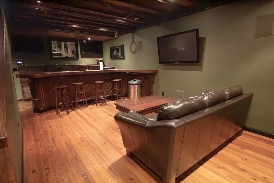 More Photos Of 174 Glen St, Glens Falls Office For Sale